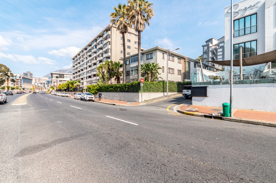 2 Bedroom Property for Sale in Green Point Western Cape